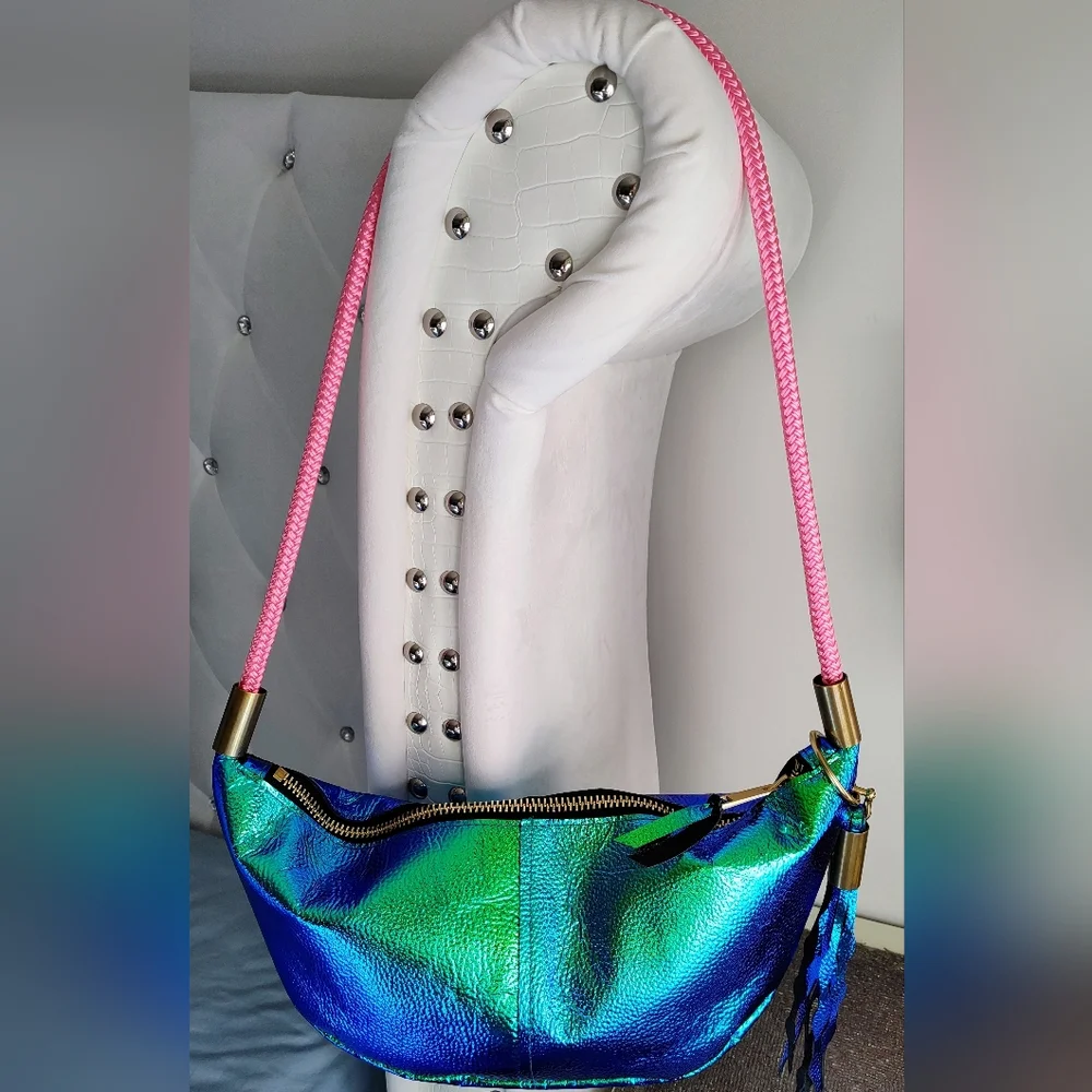 ~~Wildwood💙OysterCo. Sling Bag~~ - Picture 3 of 8